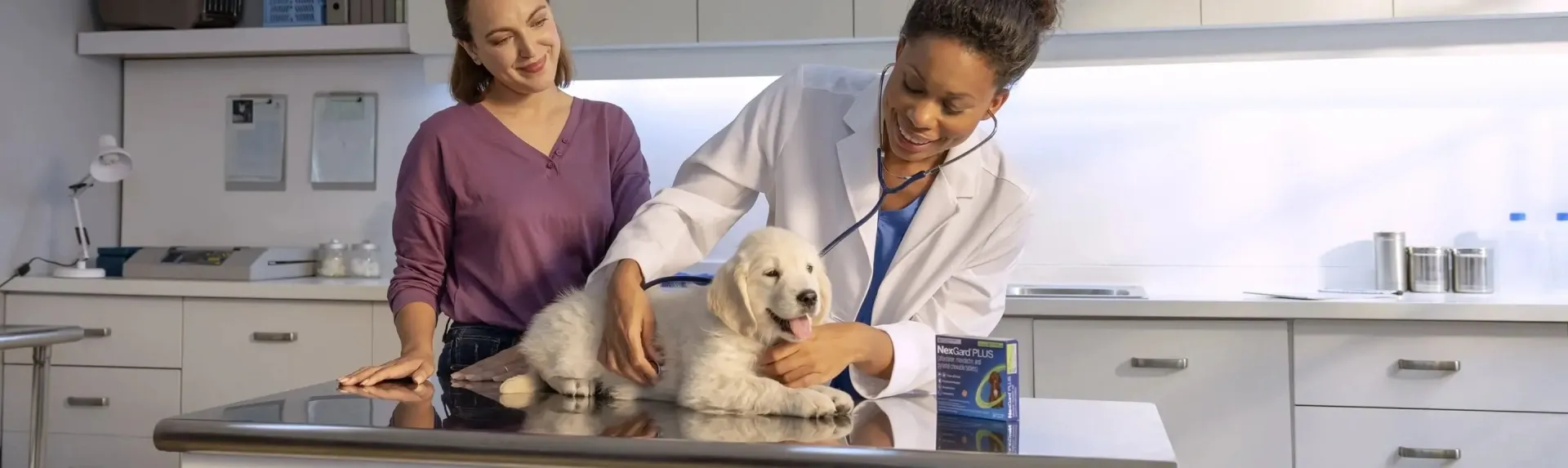 vetandcustomer-with-puppy